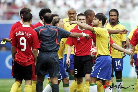 巴西vs比利时的裁判是谁