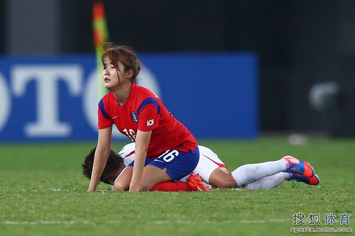 韩国女足痛哭照片